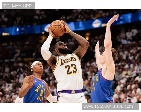 勇士与掘金激战正酣麦考表现出色助力球队争胜